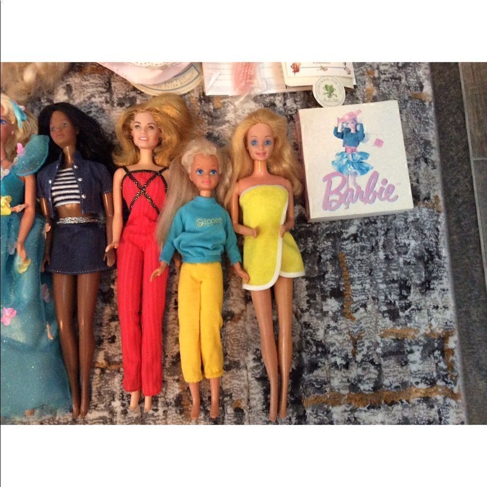 10 PIECE LOT OF VINTAGE BARBIE’S! EUC! - Picture 3 of 5